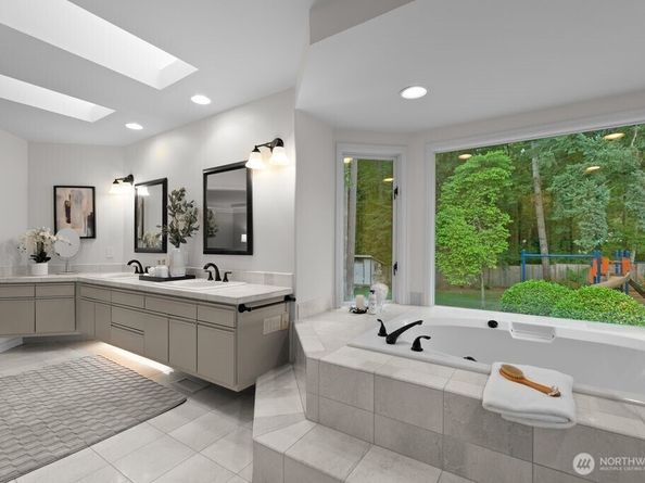 15814 NE 135th Street, Redmond WA 98052
