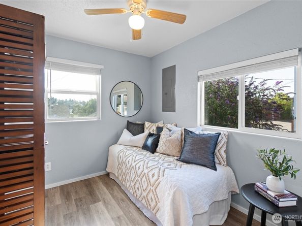 1336 Elizabeth Avenue B, Bremerton WA 98337