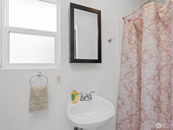 1336 Elizabeth Avenue B, Bremerton WA 98337