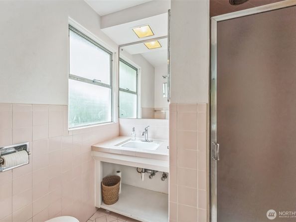 11521 Corliss Avenue N, Seattle WA 98133