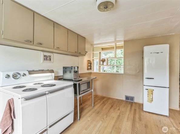 11521 Corliss Avenue N, Seattle WA 98133
