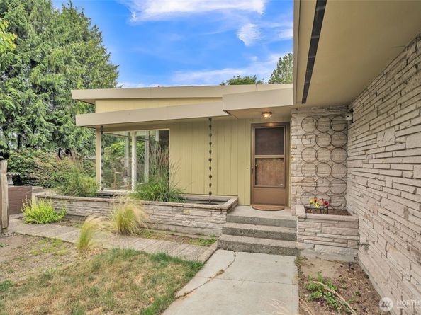 11521 Corliss Avenue N, Seattle WA 98133