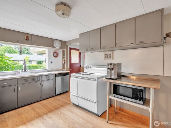11521 Corliss Avenue N, Seattle WA 98133