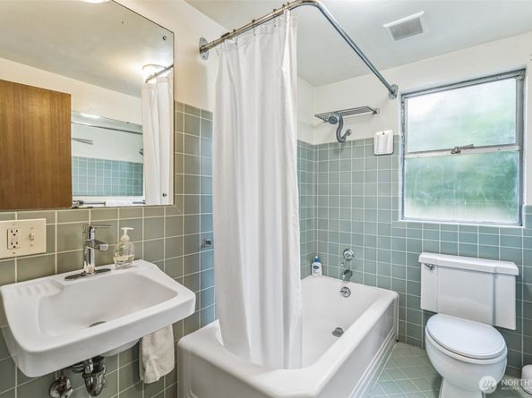11521 Corliss Avenue N, Seattle WA 98133