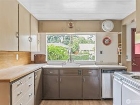 11521 Corliss Avenue N, Seattle WA 98133