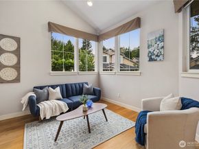 120 Newport Way NW 17, Issaquah WA 98027