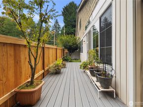 120 Newport Way NW 17, Issaquah WA 98027