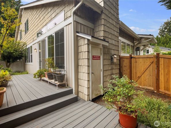 120 Newport Way NW 17, Issaquah WA 98027