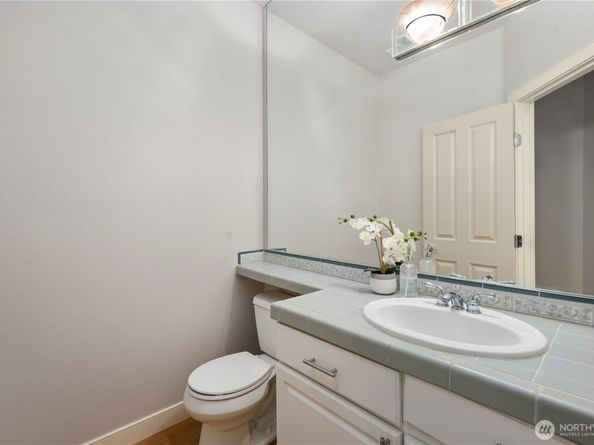 120 Newport Way NW 17, Issaquah WA 98027