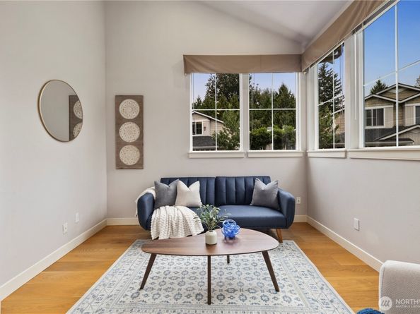 120 Newport Way NW 17, Issaquah WA 98027