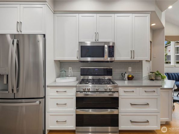 120 Newport Way NW 17, Issaquah WA 98027