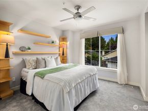 120 Newport Way NW 17, Issaquah WA 98027
