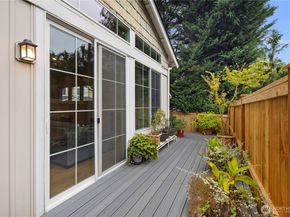 120 Newport Way NW 17, Issaquah WA 98027