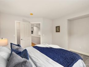 120 Newport Way NW 17, Issaquah WA 98027