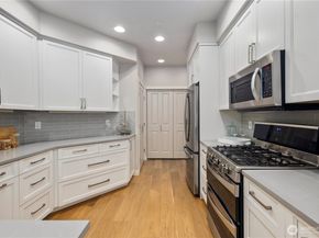 120 Newport Way NW 17, Issaquah WA 98027