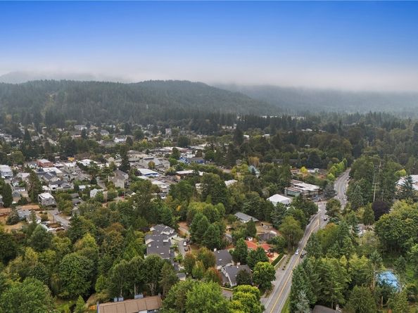 120 Newport Way NW 17, Issaquah WA 98027