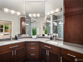 120 Newport Way NW 17, Issaquah WA 98027