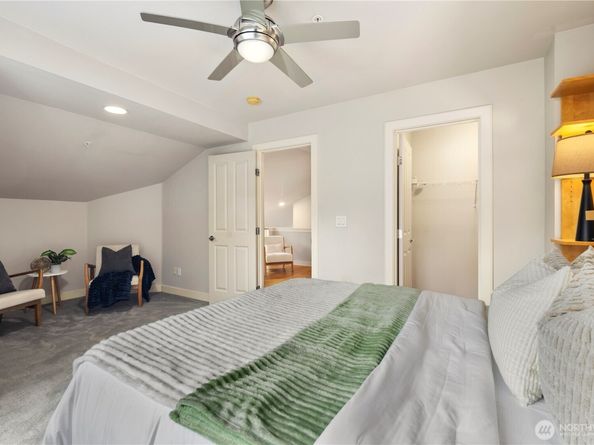120 Newport Way NW 17, Issaquah WA 98027