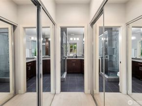 120 Newport Way NW 17, Issaquah WA 98027