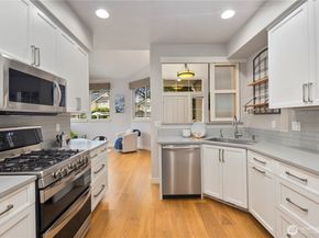 120 Newport Way NW 17, Issaquah WA 98027