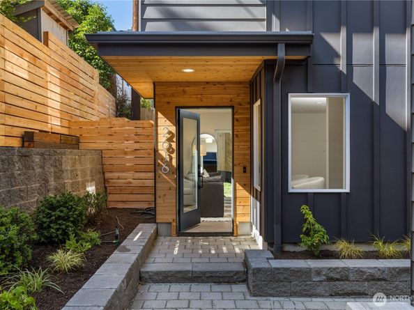 2616 E Roy Street, Seattle WA 98112