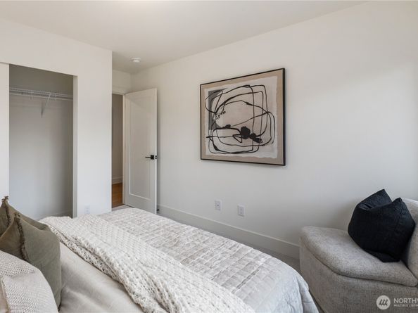 2616 E Roy Street, Seattle WA 98112