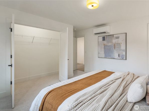 2616 E Roy Street, Seattle WA 98112