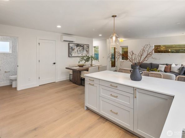 2616 E Roy Street, Seattle WA 98112