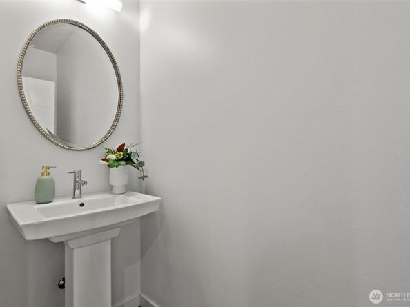 4264 S Greenbelt Station Drive, Seattle WA 98118