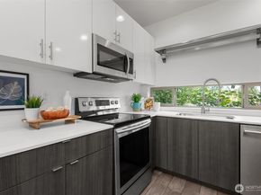 4264 S Greenbelt Station Drive, Seattle WA 98118