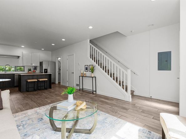 4264 S Greenbelt Station Drive, Seattle WA 98118