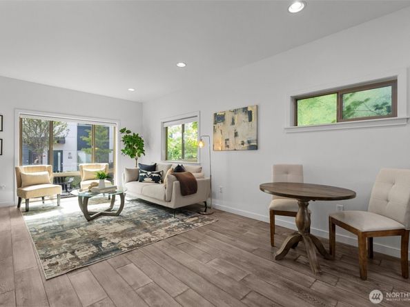 4264 S Greenbelt Station Drive, Seattle WA 98118