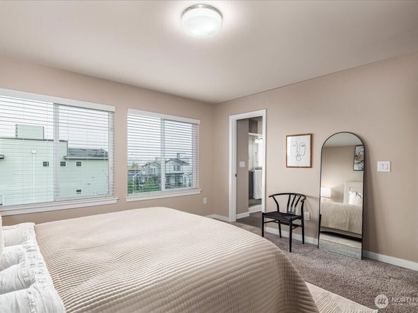 11821 82nd Place S, Seattle WA 98178