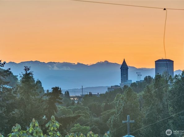 1706 Bradner Place S 3, Seattle WA 98144