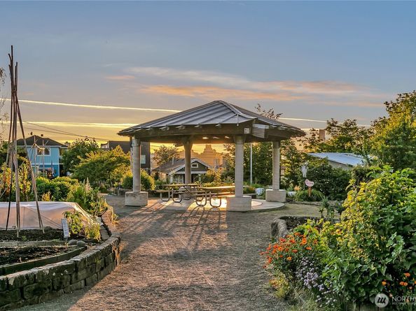 1706 Bradner Place S 3, Seattle WA 98144