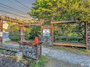 1706 Bradner Place S 3, Seattle WA 98144