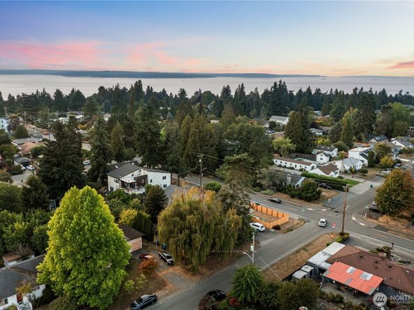 9731 13th Avenue NW, Seattle WA 98117