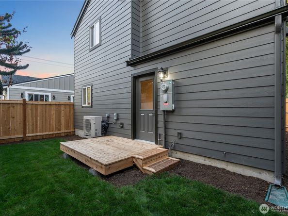 9731 13th Avenue NW, Seattle WA 98117