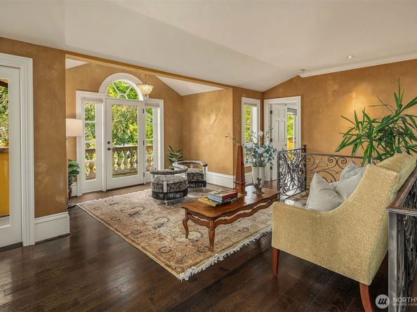 623 W Highland Drive, Seattle WA 98119