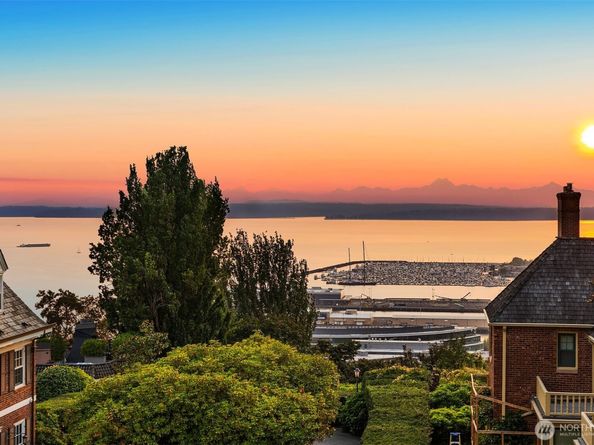 623 W Highland Drive, Seattle WA 98119