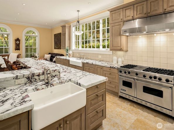 623 W Highland Drive, Seattle WA 98119
