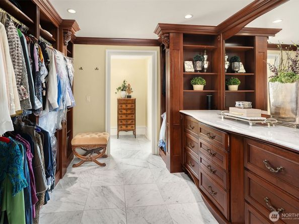 623 W Highland Drive, Seattle WA 98119
