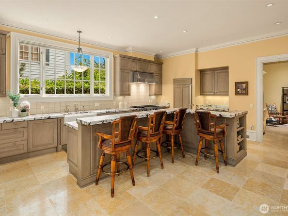 623 W Highland Drive, Seattle WA 98119