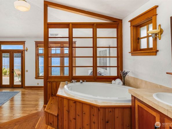 14010 SW Bates Rd., Vashon WA 98070