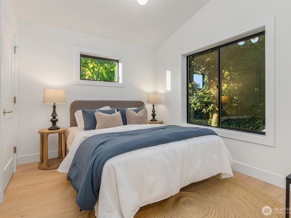 3832 32nd Avenue W, Seattle WA 98199