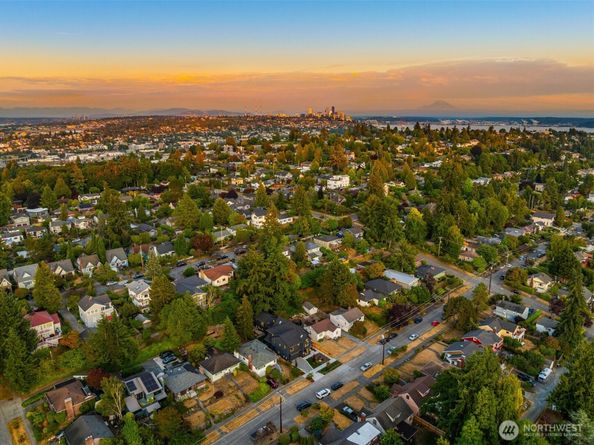 3832 32nd Avenue W, Seattle WA 98199