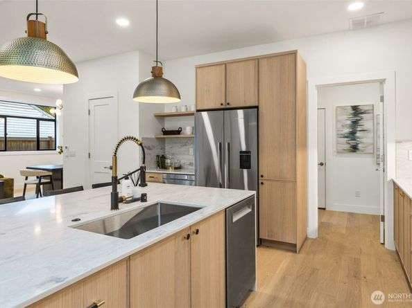 3832 32nd Avenue W, Seattle WA 98199