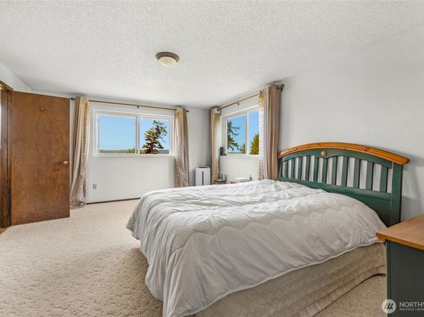 1111 S 274th Place, Des Moines WA 98198