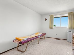 1111 S 274th Place, Des Moines WA 98198
