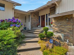 1111 S 274th Place, Des Moines WA 98198